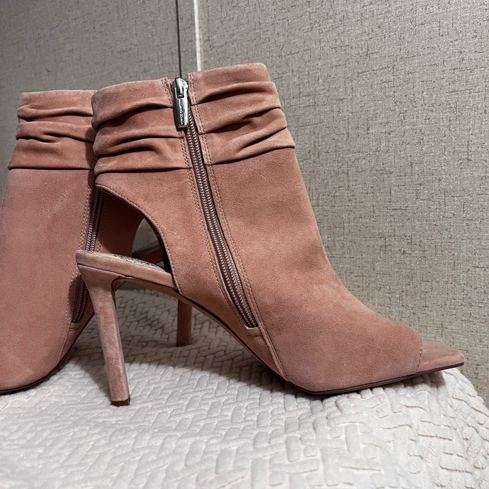 Vince Camuto Tan Heeled Boots - Picture 3 of 8
